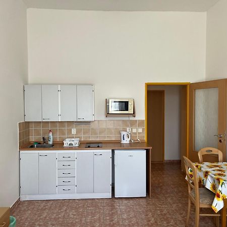 Apartmanovy Dum Obecna Skola Svetlik Luaran gambar