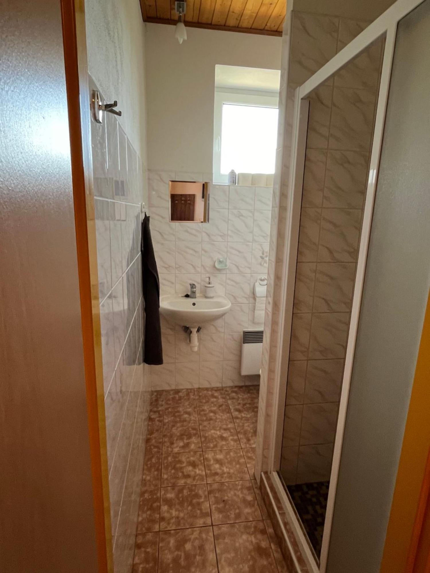 Apartmanovy Dum Obecna Skola Svetlik Luaran gambar