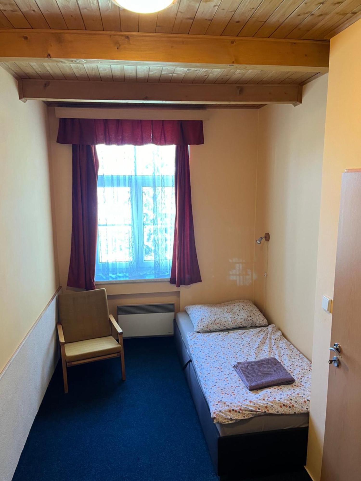 Apartmanovy Dum Obecna Skola Svetlik Luaran gambar