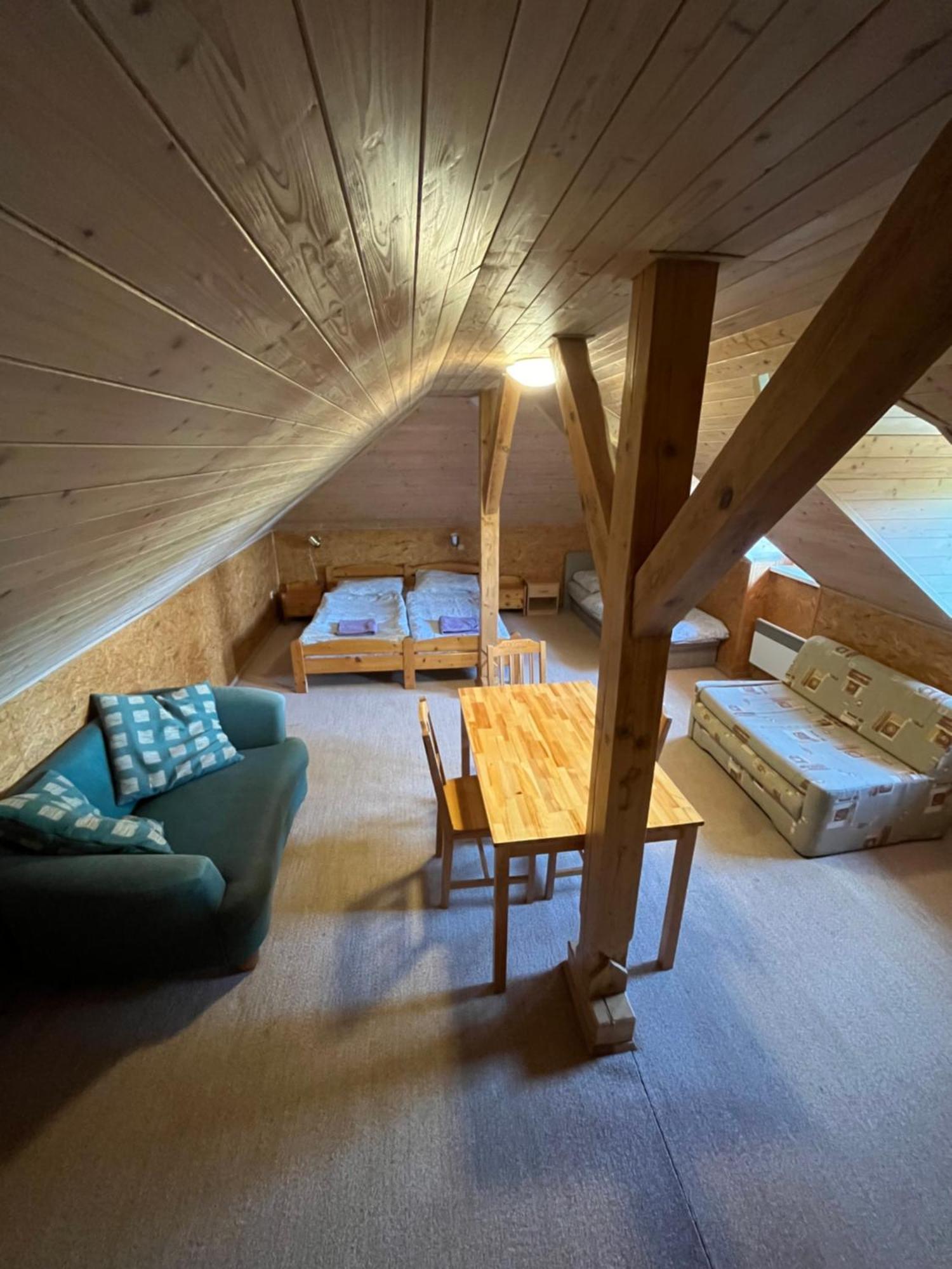 Apartmanovy Dum Obecna Skola Svetlik Luaran gambar