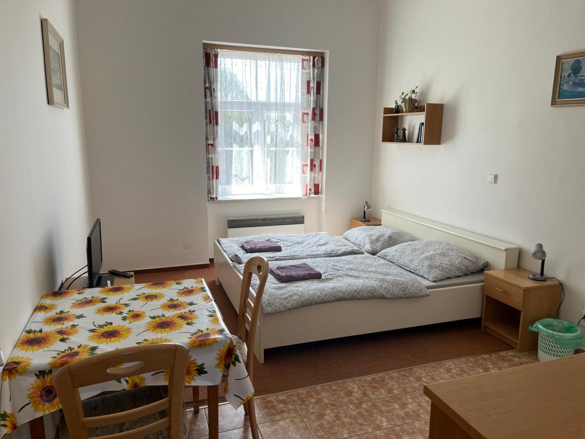 Apartmanovy Dum Obecna Skola Svetlik Luaran gambar