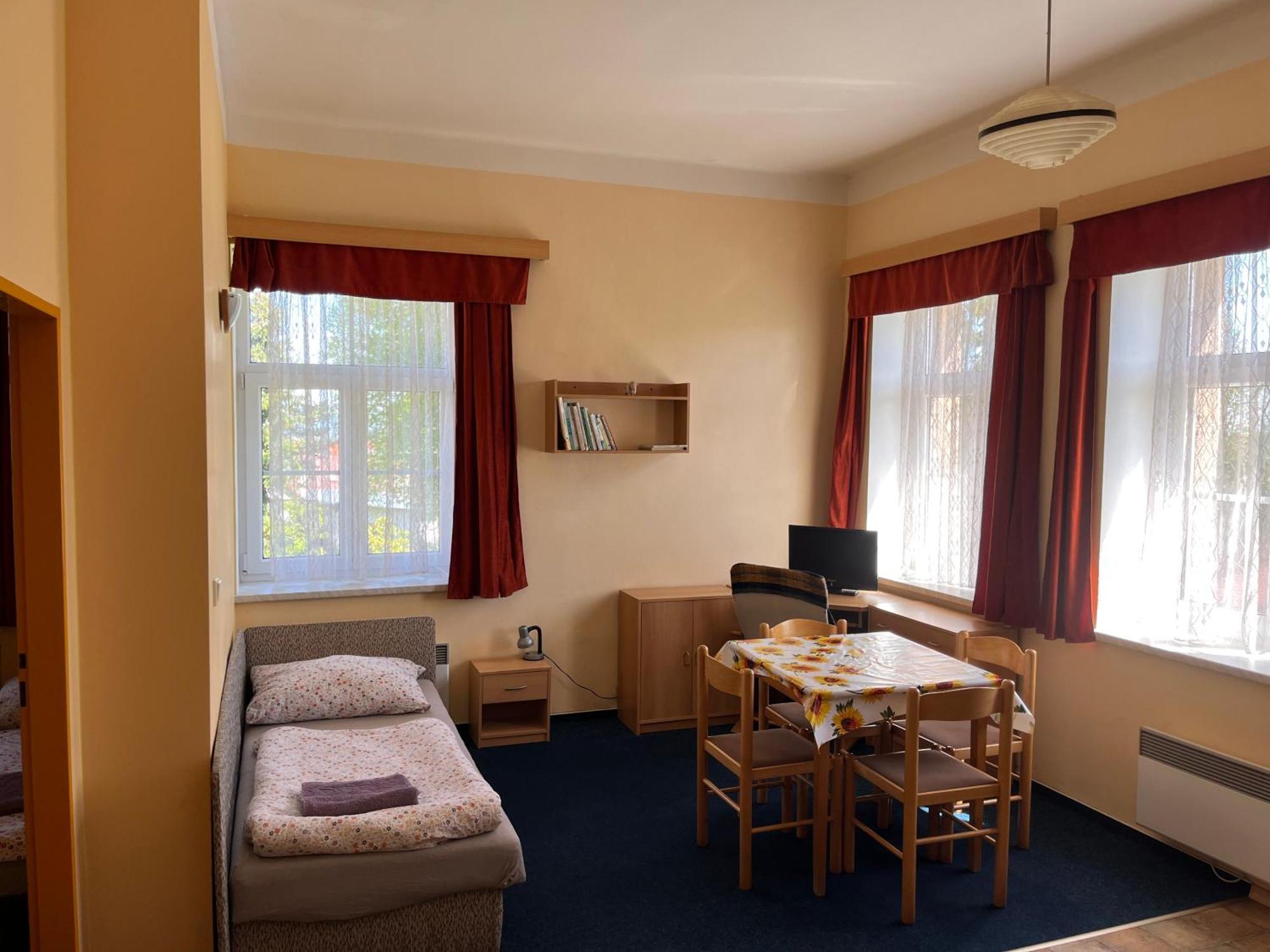 Apartmanovy Dum Obecna Skola Svetlik Luaran gambar