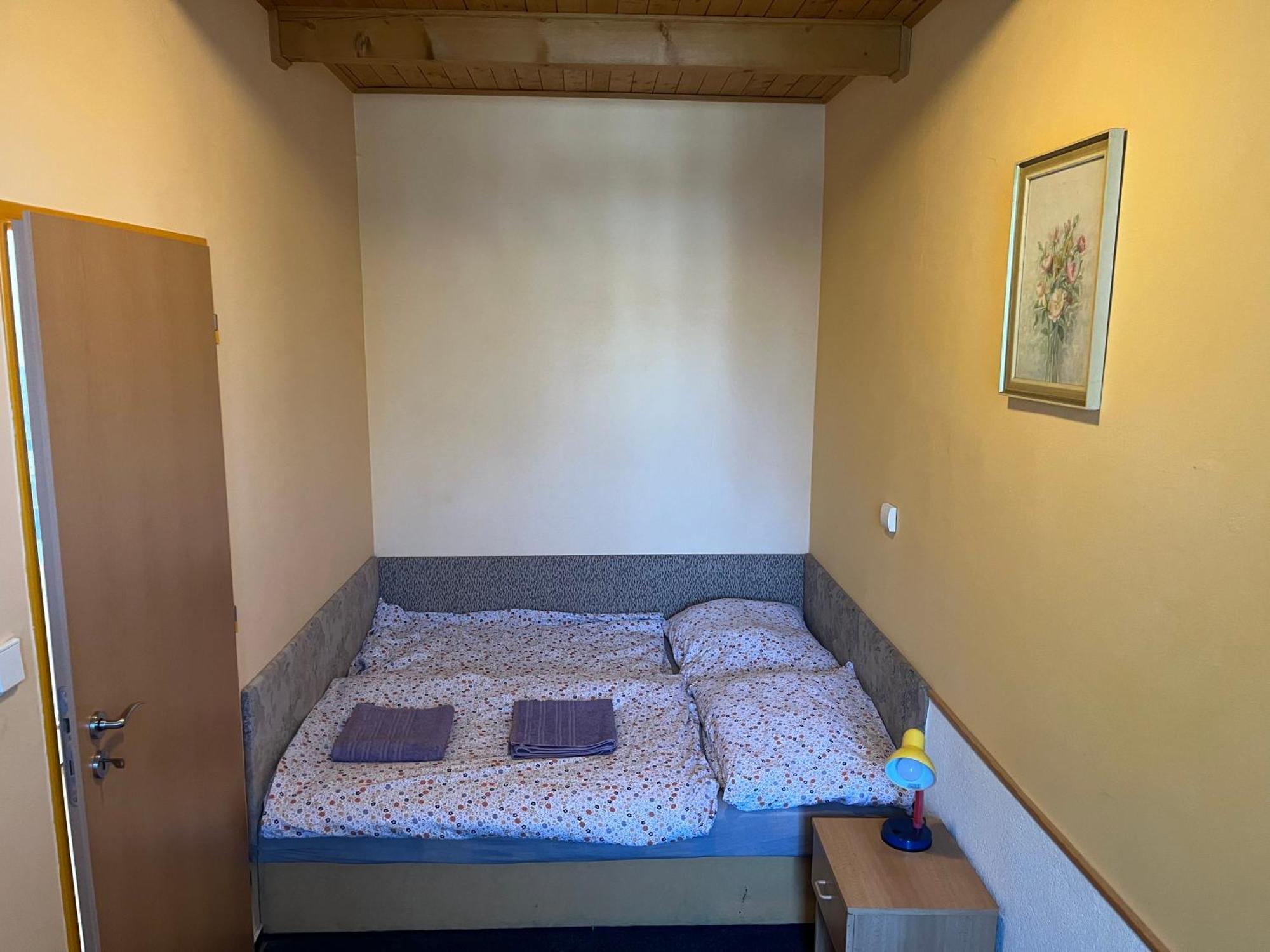 Apartmanovy Dum Obecna Skola Svetlik Luaran gambar